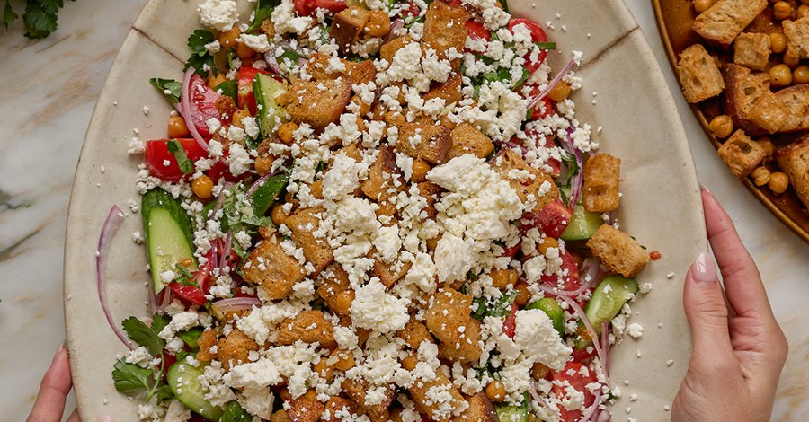 Salade Grecque au crouton de pain et de pois chiche